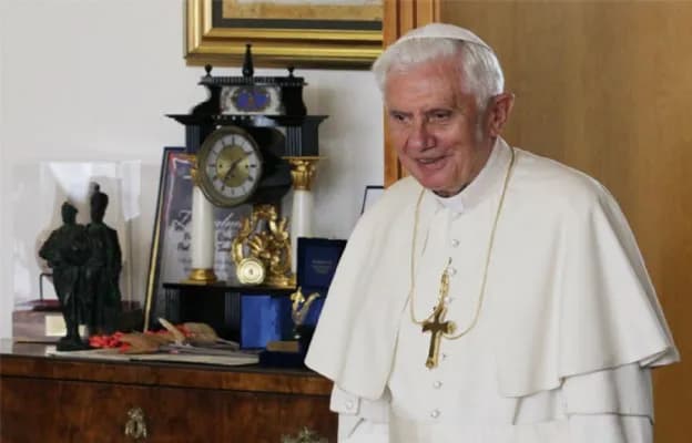 Ile lat miał papież Benedykt XVI w chwili śmierci? Zaskakujące fakty! Ile lat miał papież Benedykt XVI w chwili śmierci? Zaskakujące fakty!