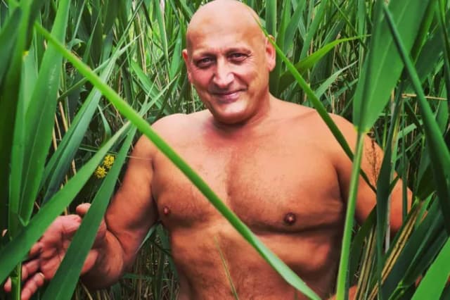 Ile lat ma Jacek z Królowych Życia? Zaskakujące fakty o jego życiu Ile lat ma Jacek z Królowych Życia? Zaskakujące fakty o jego życiu