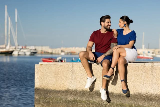 Jakie buty do szortów damskich? Poznaj idealne stylizacje na każdą okazję Jakie buty do szortów damskich? Poznaj idealne stylizacje na każdą okazję