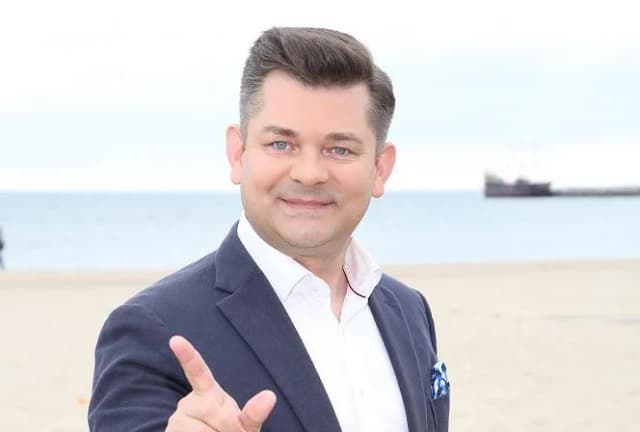 Ile ma lat Zenek Martyniuk? Zaskakująca historia króla disco polo! Ile ma lat Zenek Martyniuk? Zaskakująca historia króla disco polo!
