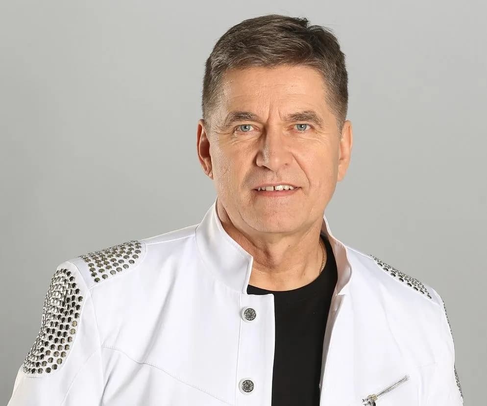 Ile lat ma lider zespołu Bayer Full? Zaskakujące fakty o Sławomirze Świerzyńskim Ile lat ma lider zespołu Bayer Full? Zaskakujące fakty o Sławomirze Świerzyńskim