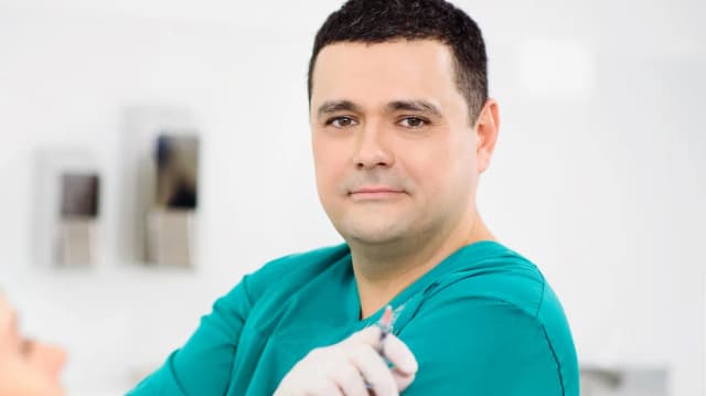 Dr Marcin Ambroziak - ile ma lat? Fakty o uznanym lekarzu dermatologu Dr Marcin Ambroziak - ile ma lat? Fakty o uznanym lekarzu dermatologu